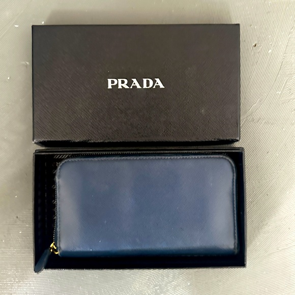 Prada Wallet - Picture 4 of 4